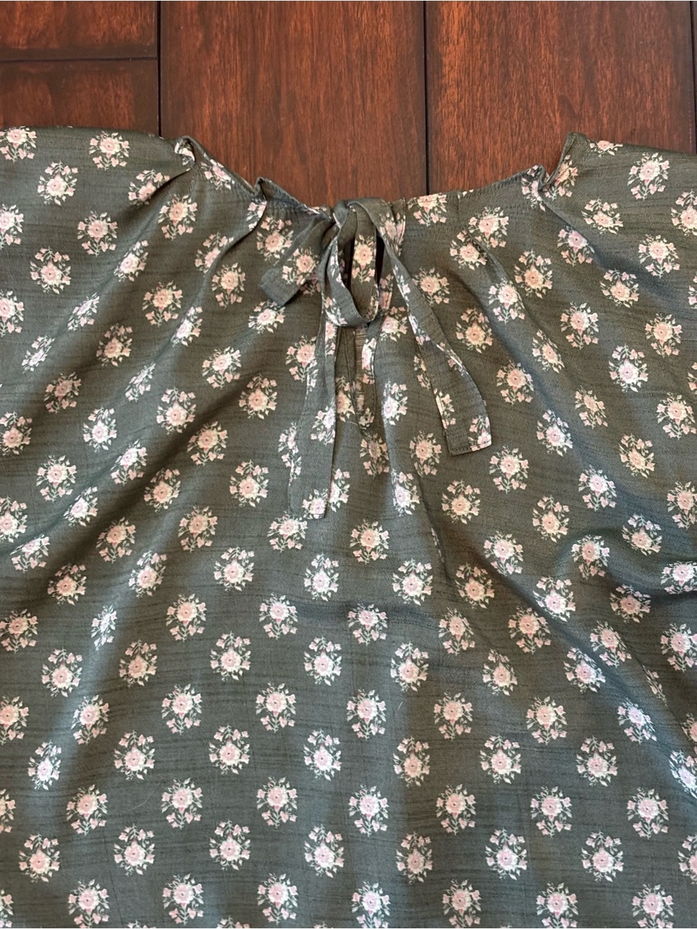 LC Lauren Conrad Women’s Floral Blouse - Size Large - Green/Pink - Picture 11 of 16